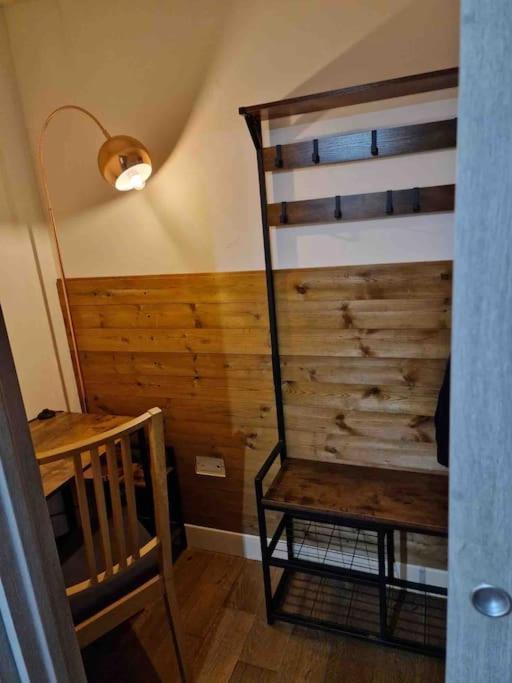 Two-Bedroom Cosy Country Lodge With Private Patio Greenhithe Buitenkant foto