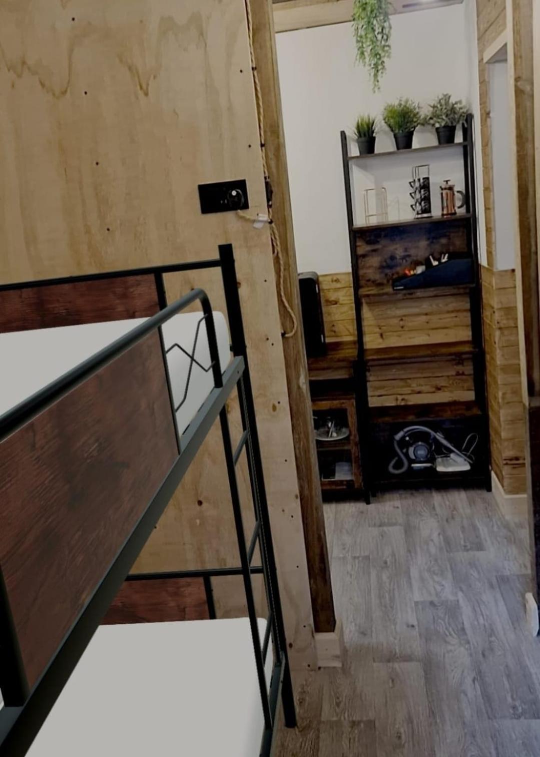 Two-Bedroom Cosy Country Lodge With Private Patio Greenhithe Buitenkant foto