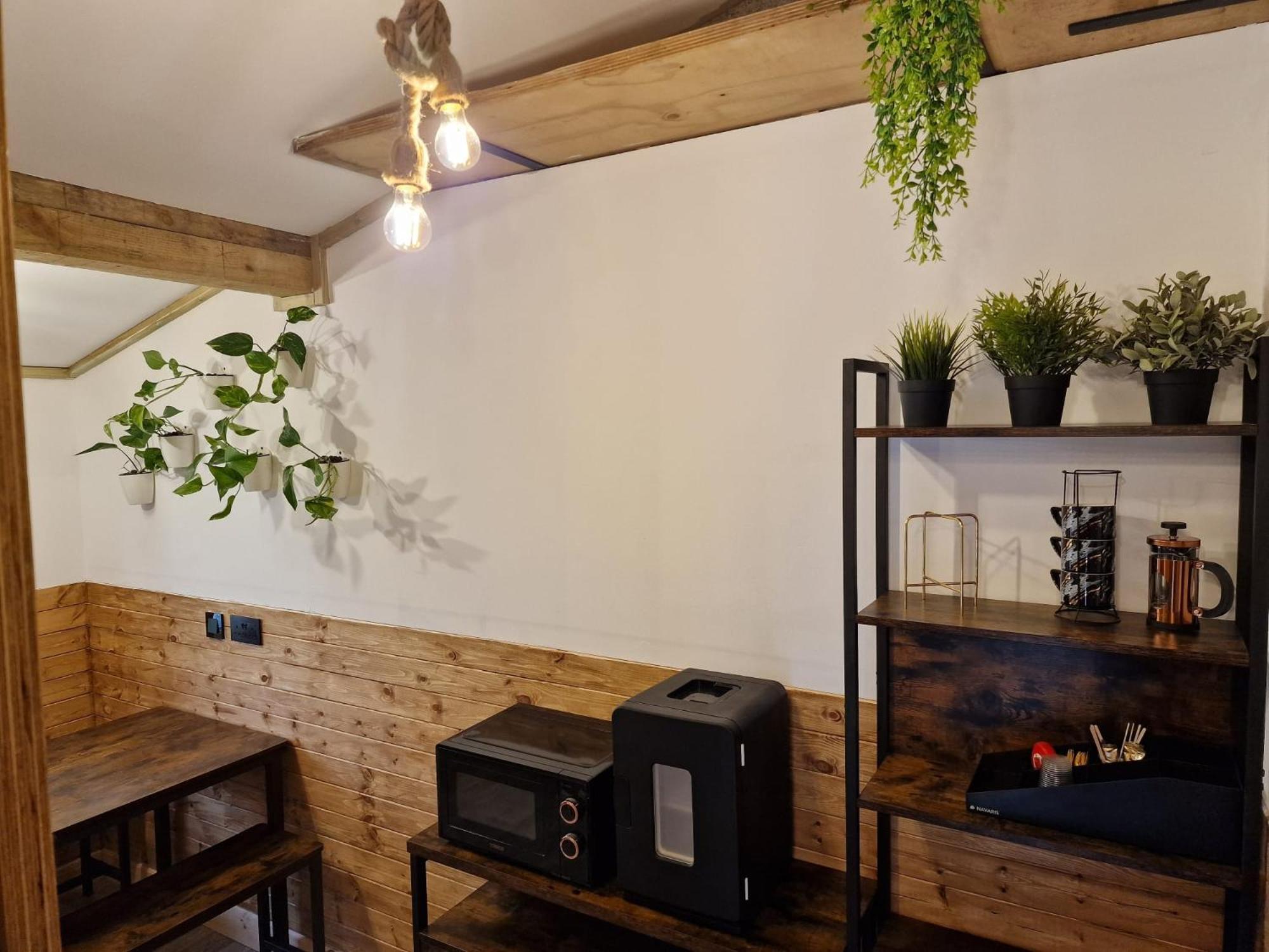 Two-Bedroom Cosy Country Lodge With Private Patio Greenhithe Buitenkant foto