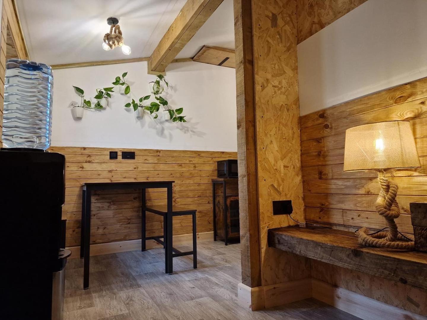 Two-Bedroom Cosy Country Lodge With Private Patio Greenhithe Buitenkant foto